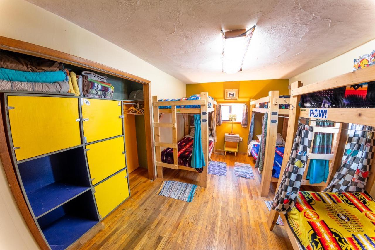 The Wanderlust Hostel Ганнисон Экстерьер фото